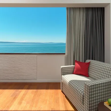 Beachfront Toma