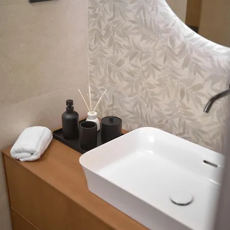 Beachfront Toma Apartment Podstrana