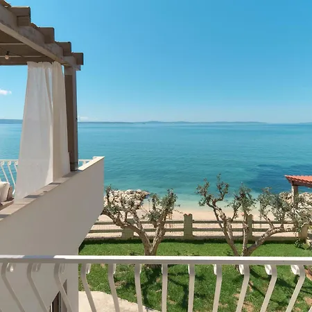 Beachfront Toma