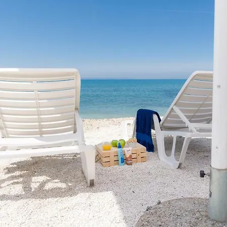 Beachfront Toma Apartment