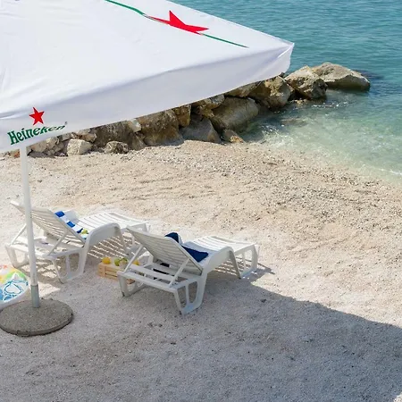 Apartment Beachfront Toma *