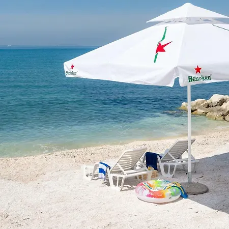 Beachfront Toma Apartment *