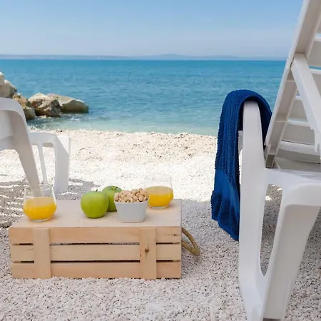 Apartment Beachfront Toma