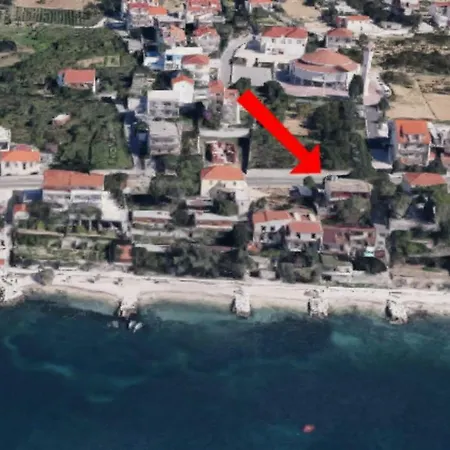 Beachfront Toma Apartment